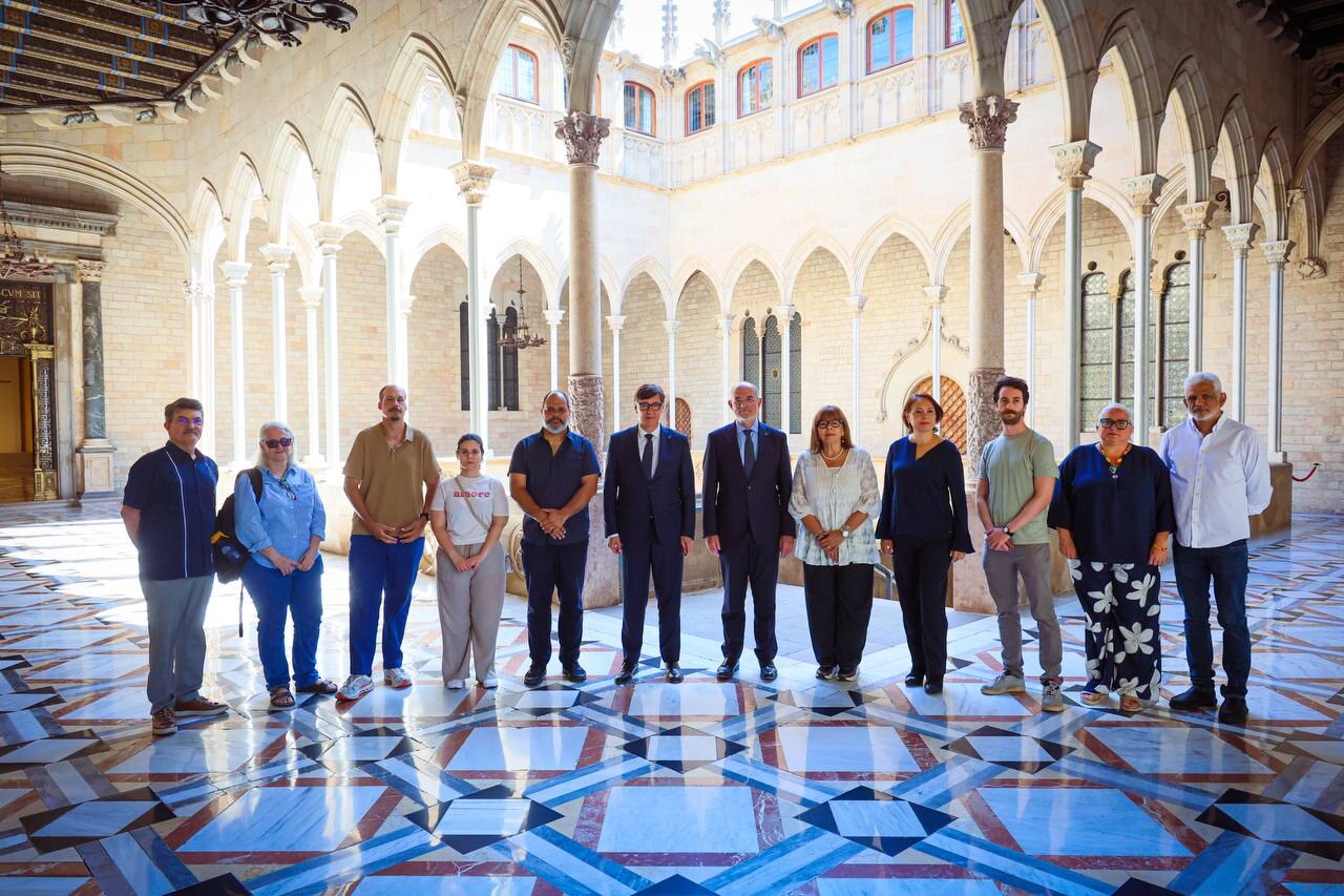 Reunión de SOS Venezuela Barcelona en el Ateneu del Poblet con representantes de asociaciones venezolanas e instituciones del Ayuntamiento de Barcelona